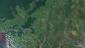Penampakan sebagian pulau Kalimantan yang memukau dilihat jauh dari angkasa sana. Foto: ESA/NASA