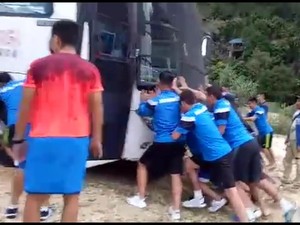 Saat Pemain Timnas Mongolia Harus Dorong Bus