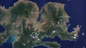 Kalau ini penampakan pulau Sumbawa dari satelit NASA. Foto: ESA/NASA