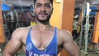 Ketika seorang mendapatkan suplemen testosteron, karakteristik maskulinnya akan mulai berkembang. Rambut tubuh mulai tumbuh, dada menjadi lebih bidang, dan otot-otot pun membesar. (Foto: Instagram/aryanpasha)