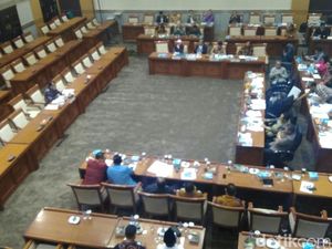 Tolak Uji Calon Hakim MK Arief Hidayat, F-Gerindra Walk Out