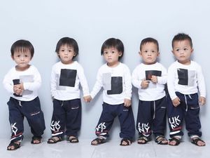 Potret si Kembar 5 AIUEO, Makin Gede Makin Nggemesin!