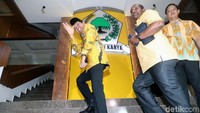 Kita mau serahkan surat untuk munaslub, kata Ketua DPD I Jawa Barat Dedi Mulyadi di kantor DPP Golkar, Jl Anggrek Neli Murni, Jakarta Barat, Rabu (6/12/2017).
