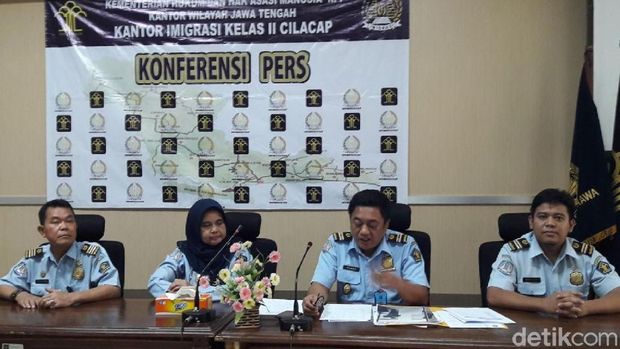 Kantor Imigrasi Cilacap mendeportasi 18 WNA