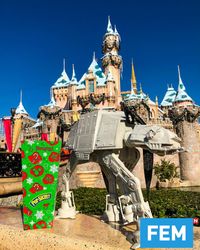 Inovatif! Disneyland Kejutkan Penggemar Star Wars dengan AT-AT Popcorn Bucket 