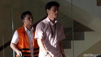 Marlina Moha Siahaan divonis 5 tahun penjara oleh Pengadilan Negeri Manado terkait kasus korupsi APBD. Marlina adalah Bupati Bolaang Mongondow dua periode berturut-turut, yakni pada 2006-2011 dan 2011-2016.