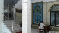 Pelaku naik ke lantai 2 lewat tangga yang tidak digembok