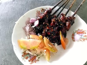 Sate Petir Pak Nano yang Pedasnya Bikin Keringatan