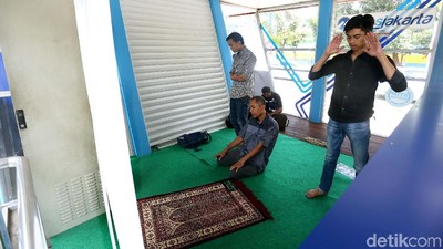 Halte TransJakarta Karet juga Dilengkapi Musala