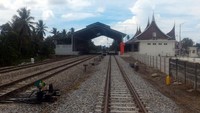 Jalur kereta ini direncanakan beroperasi tahun depan. Jalur KA BIM membentang sepanjang 22 KM yang melewati (4 stasiun) dari Stasiun Padang hingga Stasiun Bandara Internasional Minangkabau (BIM). Foto: Dok. Ditjen Perkeretaapian Kemenhub