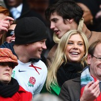 Pangeran Harry pernah terlibat cinta putus-sambung dengan Chelsy Davy selama hampir tujuh tahun sejak 2004. Keduanya pertama kali bertemu di Cape Town, Afrika Selatan, lalu berlanjut sebagai pasang kekasih meski sering on-off. Pangeran Harry bahkan mengajak Chelsy sebagai kencannya di pernikahan Pangeran William dan Kate Middleton. (Foto: Getty Images)