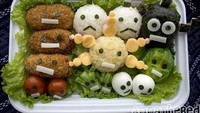 Bento selanjutnya bisa sekaligus mengajarkan si kecil berbagi. Mini nasi kepal bisa dimakan bersama teman-teman. Foto: Istimewa