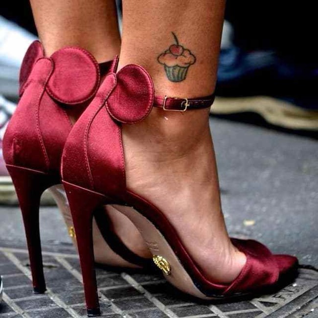 Ankle strap juga membuat tampilan sepatu heels Minnie jadi lebih manis. Foto: Istimewa