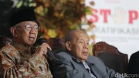 Pernyataan tersebut terkait pencalonan hakim konstitusi Arief Hidayat periode 2018-2023.