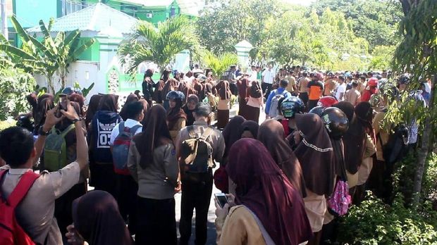 Tolak Kepsek Baru, Siswa MAN di Sulsel Demo Kemenag Pinrang