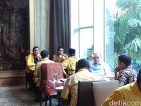Pertemuan DPD-DPD I Golkar di Hotel Mulia siang ini.