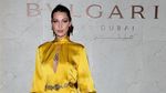 Muach...Pria Ini Cium Mesra Bella Hadid