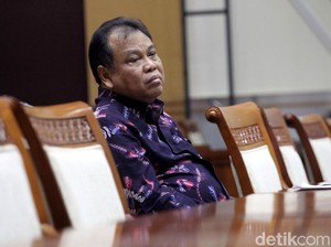 Guru Besar Minta Ketua MK Mundur, Kaitan dengan Putusan Angket?