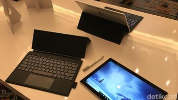 Memiliki bentang layar 12,3 inch dengan resolusi Full HD. (Foto: detikINET/Adi Fida Rahman)