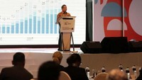 Menyadari peran penting negara dalam pengembangan industri kreatif, pemerintah Indonesia menggelar pertemuan persiapan Konferensi Dunia tentang Ekonomi Kreatif (WCCE) pada tanggal 4-7 Desember 2017 di Bandung, Jawa Barat. Pool/BEKRAF.