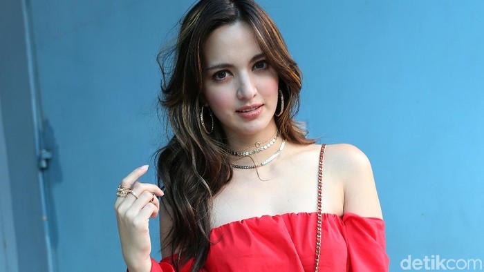 Nia Ramadhani saat ditemui di studio Trans TV.