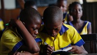 Bangunan ini mampu menampung 100 murid di dalamnya. Sampai saat ini, sudah ada 47 anak yang mendaftar sebagai murid. (Akintunde Akinleye/Reuters)