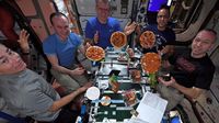Kangen Berat pada Pizza, Astronot Ini Nekat Pesan Pizza dari Pesawat Luar Angkasa