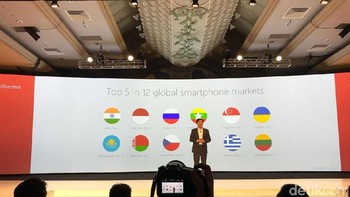 Lei tidak malu-malu bahwa ia terinspirasi Steve Jobs dan Apple. Di masa mahasiswa, Lei membaca buku tentang Jobs. Ia sangat terinspirasi dan memutuskan ingin meniru sang legenda. Aku sangat terpengaruh oleh buku itu dan aku jadi ingin mendirikan sebuah perusahaan yang berkualitas. Jadi aku berencana kuliah secepat mungkin, sebut Lei. Foto: Adi Fida Rahman/detikinet