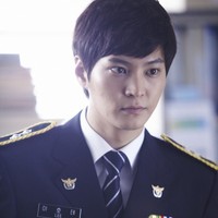 Joo Won juga terlihat gagah saat berperan sebagai polisi di serial drama Steal My Heart.Foto: Istimewa