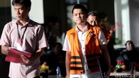 Suap yang diberikan Aditya ke Sudiwardono dalam rangka menyelamatkan Marlina dengan dua tujuan. Pertama agar tidak dilakukan penahanan terhadap Marlina Moha dan untuk mempengaruhi putusan banding.