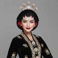 Seperti model aku ini CITRA KIRANA calon manten soon, selama ini dia tidak pernah suka dengan lipstik merah katanya ga cocok dan ga mau, tp aku meyakinkan pasti cocok dan ternyata lipstik merah membuat aura muka dan makeup nya lebih sempurna dan Pangling, begitu penggalan keterangan foto Bennu Sorumba yang menampilkan foto Citra Kirana.  Foto: dok. Instagram (Aldi Photo)