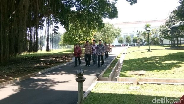 Nusron Wahid saat tiba di Istana Kepresidenan