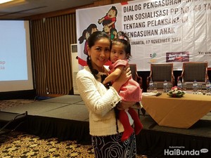 Venna Melinda Ungkapkan Sayang ke Putri Angkatnya Melalui Lagu