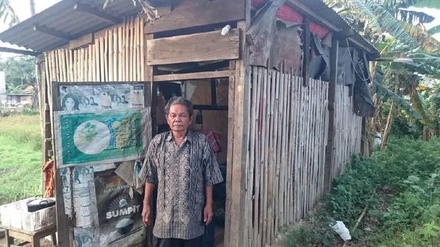 Kisah Kakek Suharyono, Hidup Sebatang Kara di Bekas Kandang Kambing