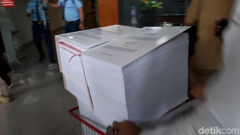 Pakai Troli, Berkas Perkara Novanto Dilimpahkan ke Pengadilan Pakai Troli, Berkas Perkara Novanto Dilimpahkan ke Pengadilan