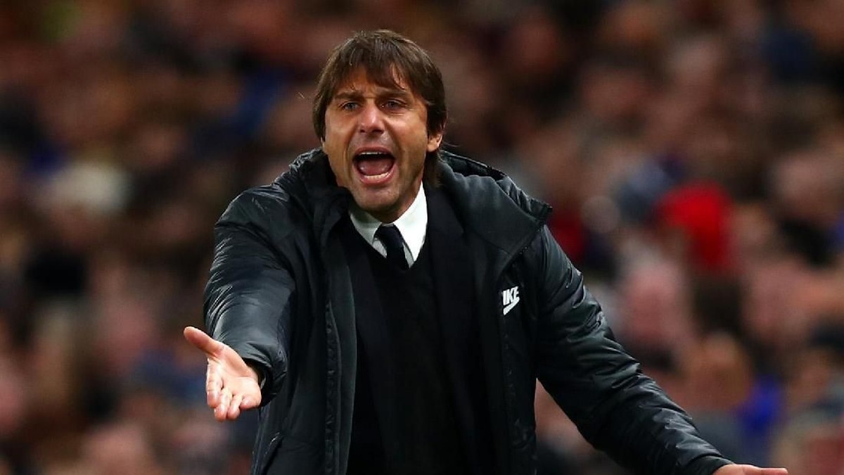 Antonio Conte kini rutin melakukan yoga agar lebih tenang (Foto: Clive Rose/Getty Images)