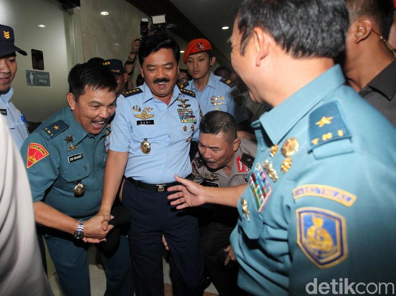 Paripurna DPR Setujui Marsekal Hadi Jadi Panglima TNI Paripurna DPR Setujui Marsekal Hadi Jadi Panglima TNI