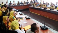 DPP pun akhirnya bersedia mengakomodir keinginan DPD Provinsi Golkar untuk munaslub. Hal tersebut terjadi setelah ada pertemuan antara DPP dan DPD I pada Rabu (6/12). Foto: Pertemuan DPD I dan DPP Golkar. (Grandyos Zafna/detikcom).