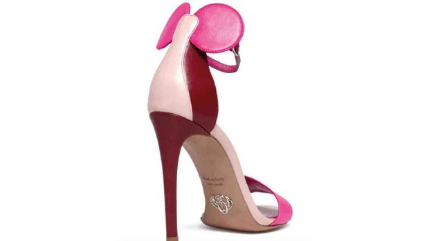 Sepatu High Heels Minnie Mouse Ini sedang Tren di Instagram