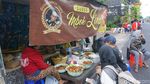 Uenak Tenan! Pagi Ini Sarapan Gudeg Legendaris Racikan Mbah Lindu