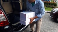 Berkas dibawa menggunakan dua mobil dari KPK ke PN Jakarta Pusat