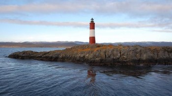 Tierra del Fuego, daerah yang dimiliki oleh dua negara, Argentina dan Chile, ini berada di ujung paling selatan benua Amerika Selatan. Arti dari nama Tierra del Fuego sendiri berasal dari bahasa spanyol yang berarti Tanah Api, walaupun daerah ini memiliki iklim oseanik yang cenderung dingin. (Foto: Internet)