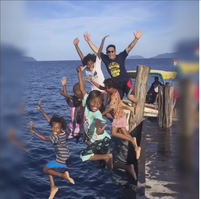Ridwan Kamil & Senyum Anak Raja Ampat
