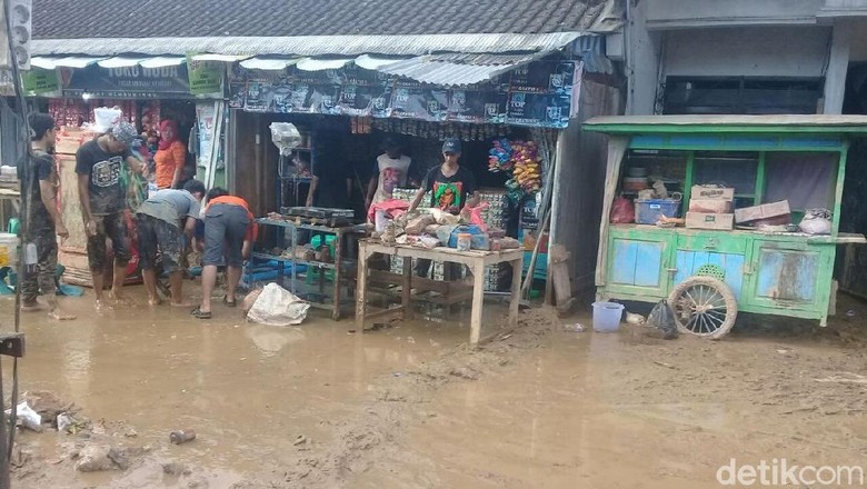 Soekarwo Target Rumah dan Jalan Rusak Selesai Dibenahi Natal 2017 Soekarwo Target Rumah dan Jalan Rusak Selesai Dibenahi Natal 2017