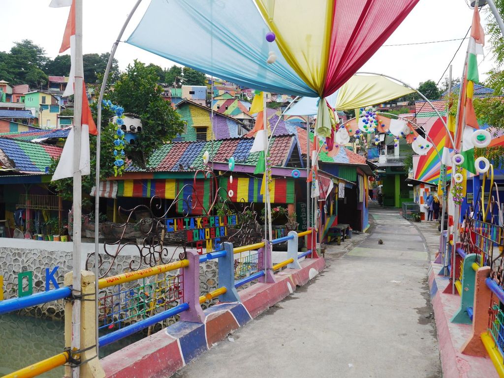 kampung pelangi