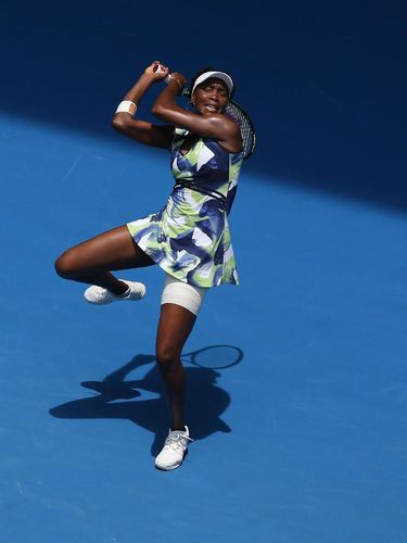 Venus Williams saat beraksi di lapangan.