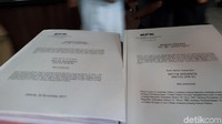 Tertulis nama Setya Novanto di bagian depan berkas tersebut.