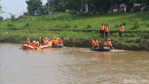 Apel Rencana Kontigensi (Renkon) dan Uji Lapang 2017 di bantaran sungai Banjir Kanal Barat, Kelurahan Simongan, Semarang.