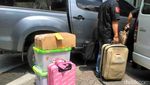 Foto: Airsoft Gun hingga Mobil First Travel yang Diserahkan ke Kejari