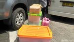 Foto: Airsoft Gun hingga Mobil First Travel yang Diserahkan ke Kejari